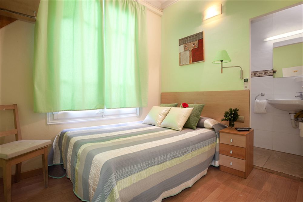 Hostal Felipe 2 Barselona Dış mekan fotoğraf